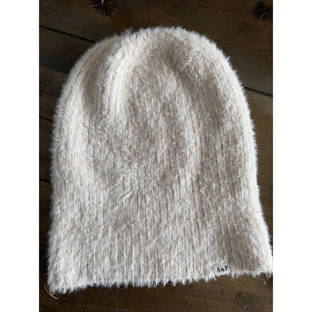 Abercrombie & Fitch Fuzzy Knit Beanie Womens Size OS Cream Slouchy Soft Eyelash